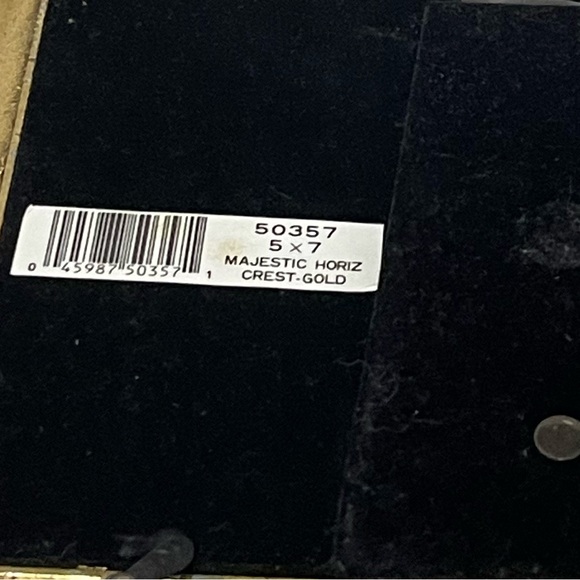 Majestic Horiz Crest Gold Photo Frame - Picture 3 of 3